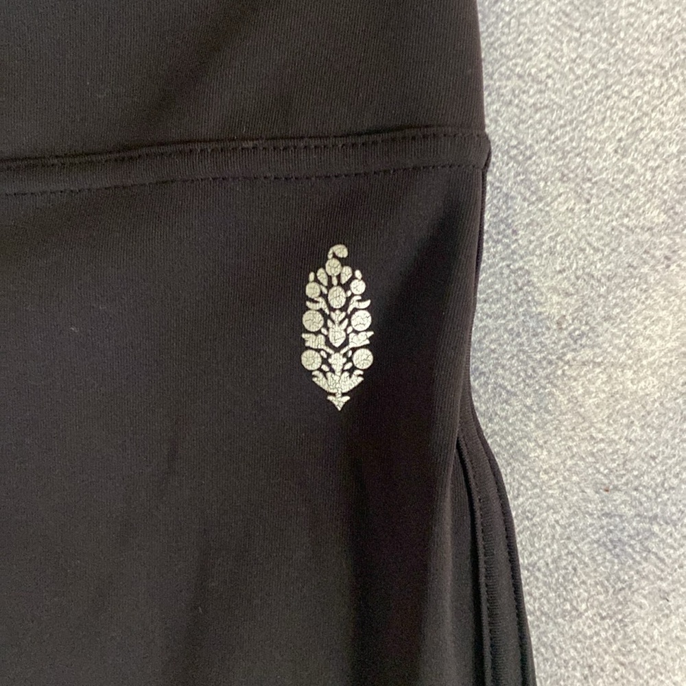 •FREE PEOPLE• black yoga leggings - Picture 4 of 6